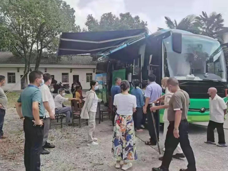 送苗上门！乐天堂官网移动疫苗接种车开进社区