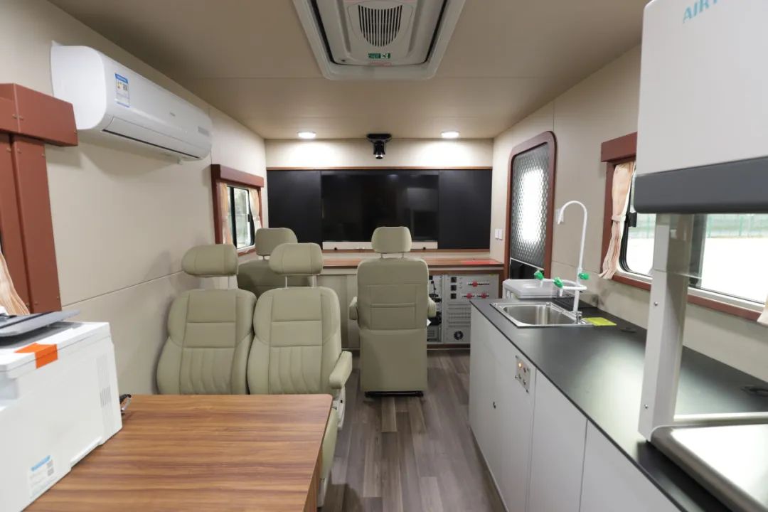 乐天堂官网勘察消防车，持续推动火灾调查工作创新发展！